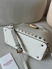 Bagsaaa Valentino Garavani Rockstud Small Handbag In Grainy Calfskin Ivory - 21cm - 4