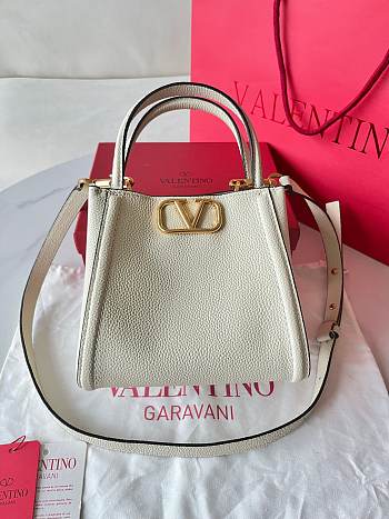 Bagsaaa Valentino Garavani Alltime Small Handbag In Grainy Calfskin White - 19cm