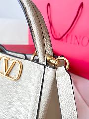 Bagsaaa Valentino Garavani Alltime Small Handbag In Grainy Calfskin White - 19cm - 4