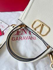 Bagsaaa Valentino Garavani Alltime Small Handbag In Grainy Calfskin White - 19cm - 3