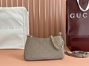 Bagsaaa Gucci GG Emblem super mini bag 815278 taupe - 23 x 12 x 2 cm - 1