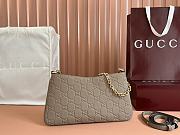 Bagsaaa Gucci GG Emblem medium shoulder bag 815277 taupe - 29.5cm - 1