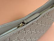 Bagsaaa Gucci GG Emblem medium shoulder bag 815277 taupe - 29.5cm - 4