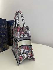 Bagsaaa Medium Dior Book Tote Latte Embroidery with Multicolor Dior Cabinet de la Mer Motif - 36 x 27.5 x 16.5 cm - 3