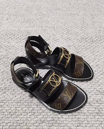 Bagsaaa Louis Vuitton Academy flat sandal