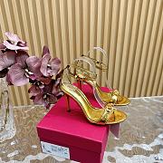 Bagsaaa Valentino Garavani VLogo Signature sandals gold - 10cm - 1