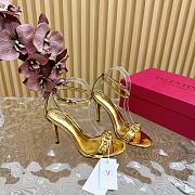 Bagsaaa Valentino Garavani VLogo Signature sandals gold - 10cm - 2