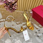 Bagsaaa Valentino Garavani VLogo Signature sandals gold - 10cm - 4