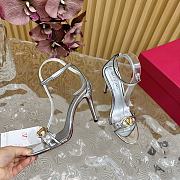 Bagsaaa Valentino Garavani VLogo Signature sandals silver - 10cm - 2