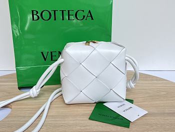 Bagsaaa Bottega Veneta Mini Cassette Camera Bag 701915 White - 15cm