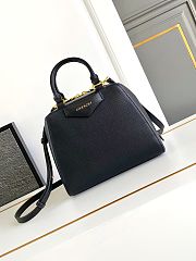 Bagsaaa Givenchy Mini Antigona Cube bag in leather black - 22cm - 1