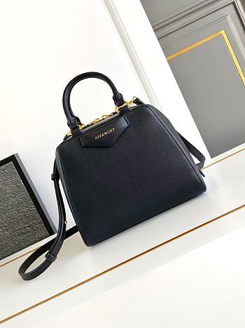 Bagsaaa Givenchy Mini Antigona Cube bag in leather black - 22cm