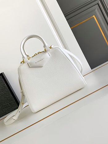 Bagsaaa Givenchy Mini Antigona Cube bag in leather white - 22cm