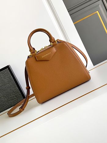 Bagsaaa Givenchy Mini Antigona Cube bag in leather brown - 22cm