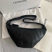 Bagsaaa Lemaire Medium Croissant Bag Soft Grained Leather Black - 47cm - 4