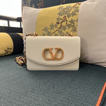 Bagsaaa Small Valentino Garavani Vain Shoulder Bag Ivory - 19.5cm