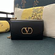 Bagsaaa Valentino Garavani Vain Shoulder Bag Black - 24cm - 1