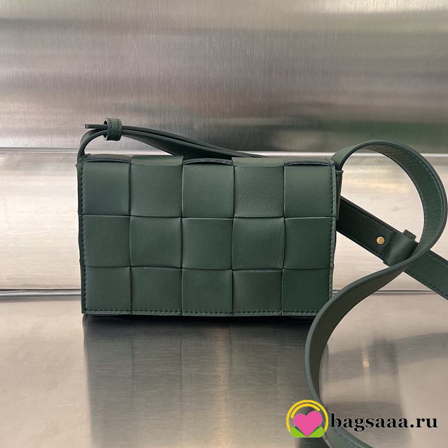 Bagsaaa Bottega Veneta Small Cassette 730848 Dark Green - 19cm - 1