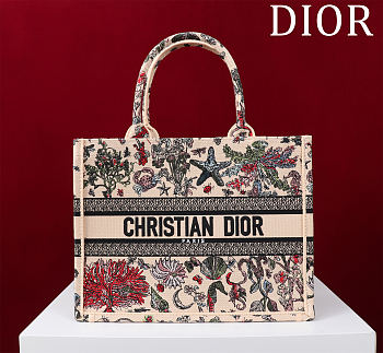 Bagsaaa Medium Dior Book Tote Beige Raffia Embroidered with Multicolor Dior Cabinet de Curiosités Motif - 36 x 27.5 x 16.5 cm