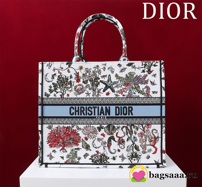 Bagsaaa Large Dior Book Tote Latte Embroidery with Multicolor Dior Cabinet de Curiosités Motif - 42 x 35 x 18.5 cm - 1