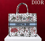 Bagsaaa Large Dior Book Tote Latte Embroidery with Multicolor Dior Cabinet de Curiosités Motif - 42 x 35 x 18.5 cm - 1