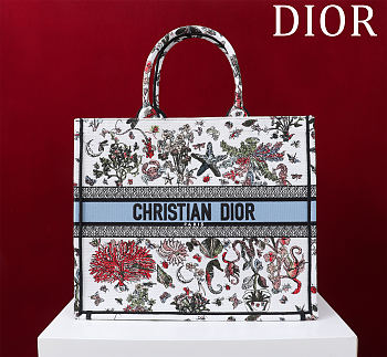 Bagsaaa Large Dior Book Tote Latte Embroidery with Multicolor Dior Cabinet de Curiosités Motif - 42 x 35 x 18.5 cm