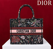 Bagsaaa Medium Dior Book Tote Black Embroidery with Multicolor Dior Cabinet de Curiosités Motif - 36 x 27.5 x 16.5 cm - 1