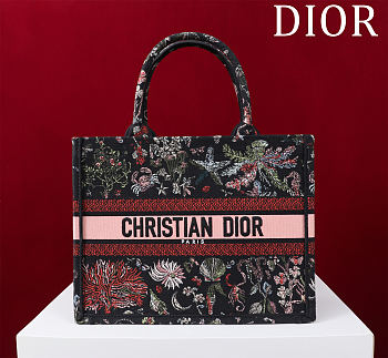 Bagsaaa Medium Dior Book Tote Black Embroidery with Multicolor Dior Cabinet de Curiosités Motif - 36 x 27.5 x 16.5 cm