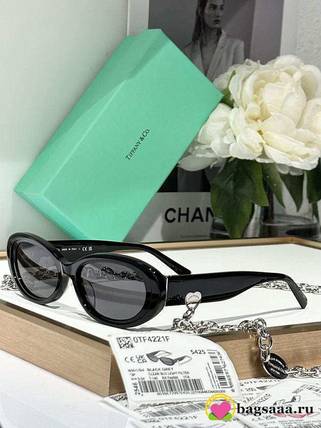 Bagsaaa Tiffany & Co Sunglasses With Heart Chain - 1