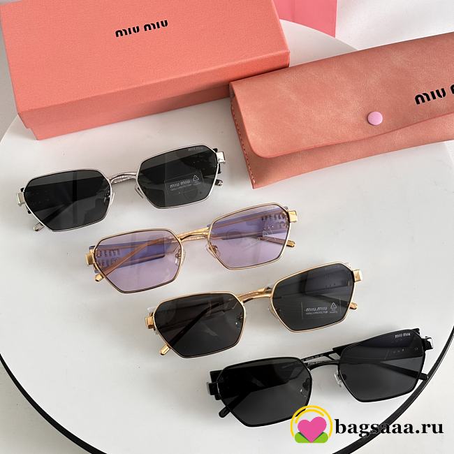 Bagsaaa Miu Miu Eyewear logo-debossed geometric-frame sunglasses - 1