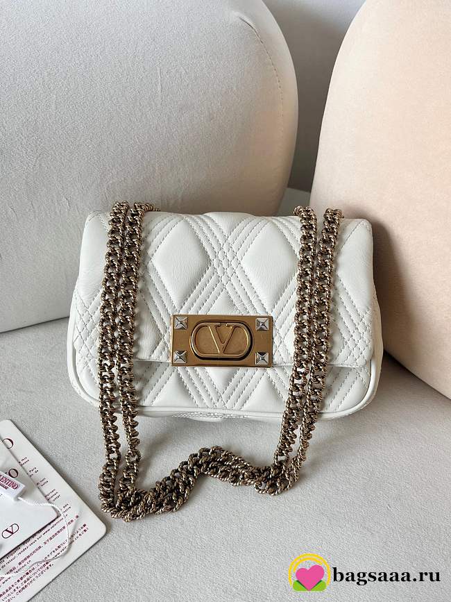 Bagsaaa Valentino Garavani Quiltie 67 Small Shoulder Bag In Quilted Nappa White - 19cm - 1