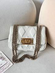 Bagsaaa Valentino Garavani Quiltie 67 Small Shoulder Bag In Quilted Nappa White - 19cm - 1