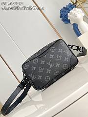 Bagsaaa Louis Vuitton M14253 Trocadéro Wearable Wallet Monogram Eclipse - 20cm - 1