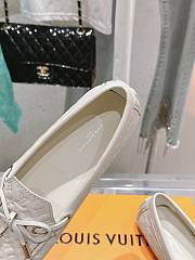 Bagsaaa Louis Vuitton Gloria Flat Loafer Off White - 4