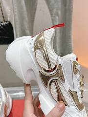 Bagsaaa Roger Vivier Viv' on the Run Sneakers in leather and fabric white & gold - 4