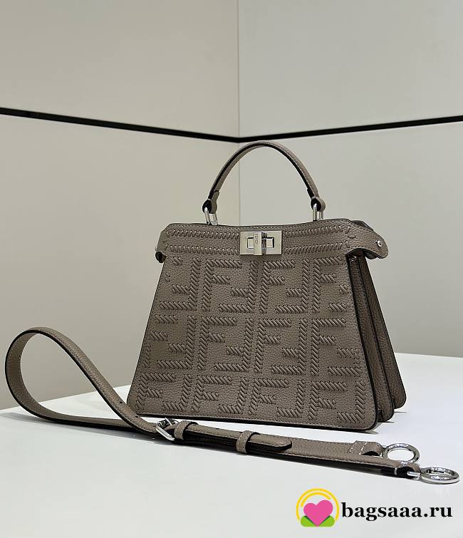 Bagsaaa Fendi Peekaboo ISeeU Small Dove grey leather bag with FF interlacing - 27cm - 1