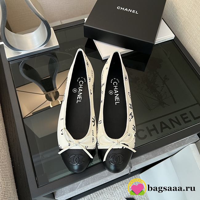 Bagsaaa Chanel 23P White Black CC Logo Bow Tie Ballet Flat - 1