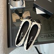 Bagsaaa Chanel 23P White Black CC Logo Bow Tie Ballet Flat - 2