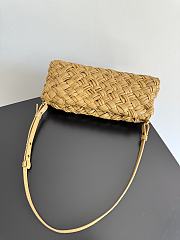 Bagsaaa Bottega Veneta Kalimero Cha-Cha clutch 785780 beige - 28.5cm - 4