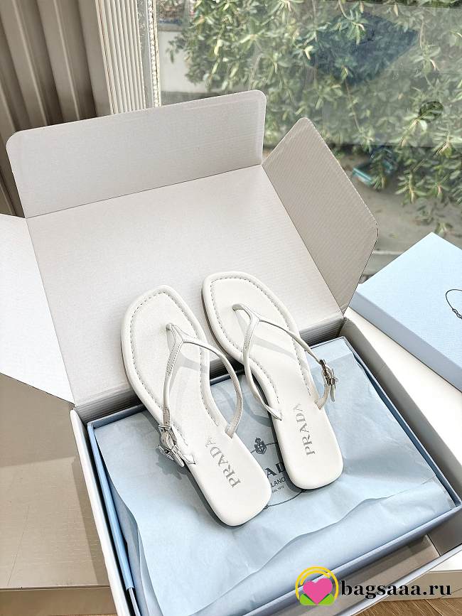 Bagsaaa Prada Leather thong sandals white - 1