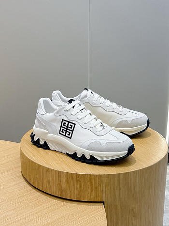 Bagsaaa Givenchy Sneakers