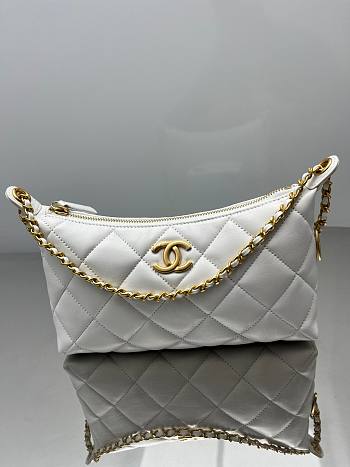 Bagsaaa Chanel Hobo Handbag AS5528 White - 26cm