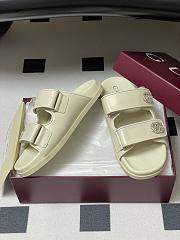 Bagsaaa Gucci Women's sandal with Double G 816633 Ivory - 4