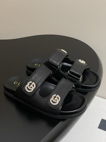 Bagsaaa Gucci Women's sandal with Double G 816633 Black