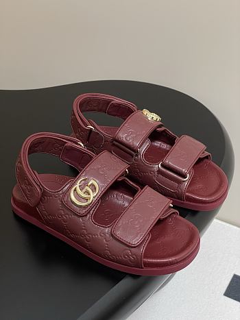 Bagsaaa Gucci Women's sandal with Double G 816625 red