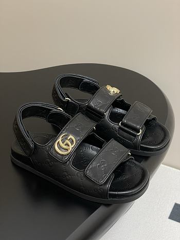 Bagsaaa Gucci Women's sandal with Double G 816625 black