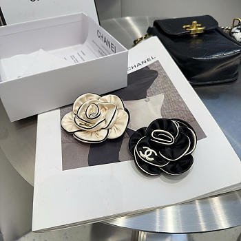 Bagsaaa Chanel Camellia Brooch