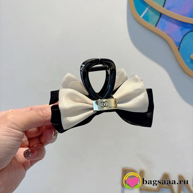 Bagsaaa Chanel Two-Tone Bow Clip - 1