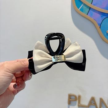 Bagsaaa Chanel Two-Tone Bow Clip