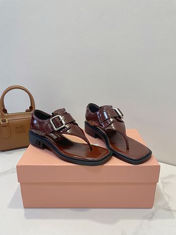 Bagsaaa Miu Miu Leather thong sandals with buckle dark brown